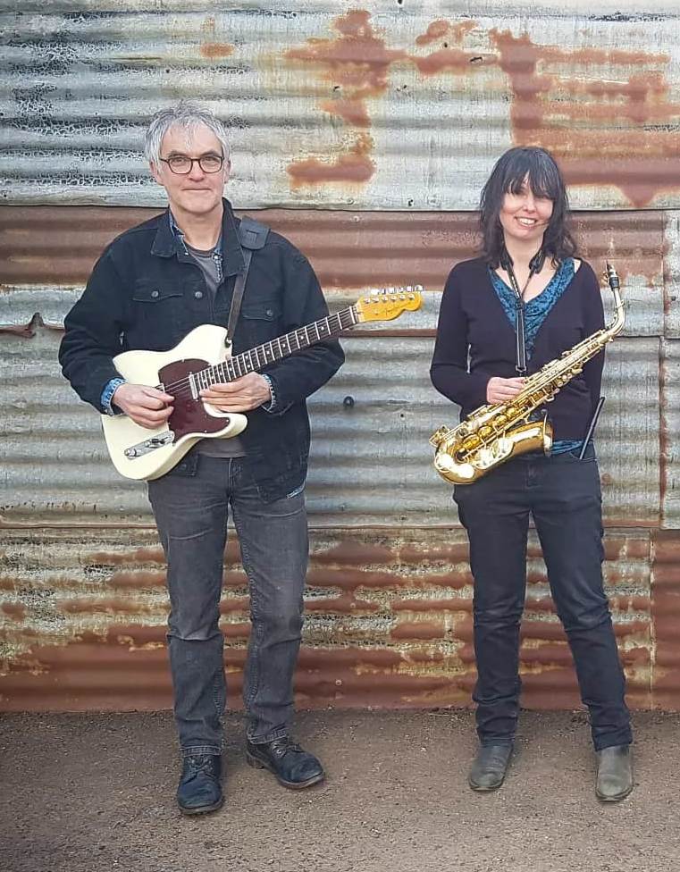 Rosie Eade & Jon Maybey by Marnie 2022